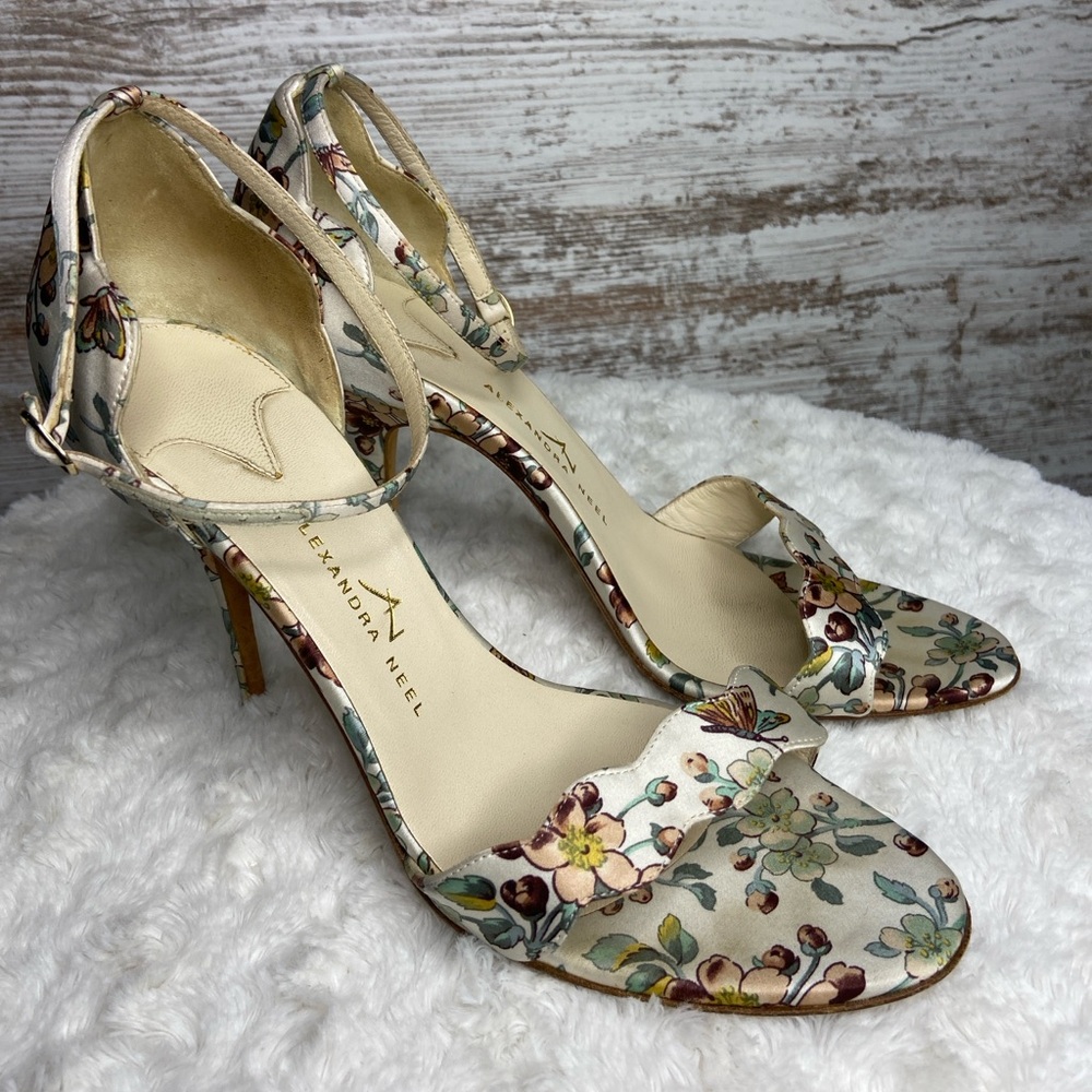 GUC Alexandra Neel Satin Floral‎ Print High Heel sz 38.5